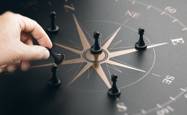 Quelle orientation choisir pour un potager en carrés maximisant l'exposition au soleil dans l'hémisphère nord ?