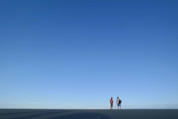 Comment aménager un coin détente minimaliste dans un petit jardin?